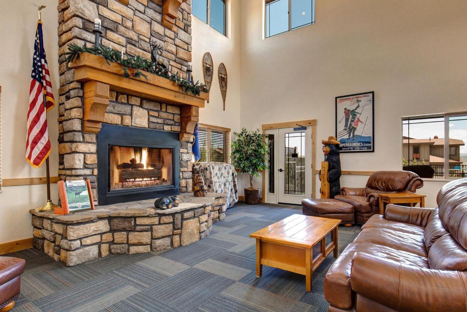 Beautiful Five Bedroom Condo Minutes Away from Everything! Main image 1