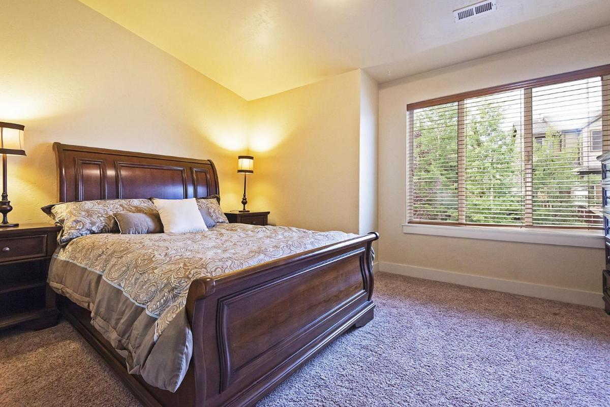 Popular attractions Area Nearby Property